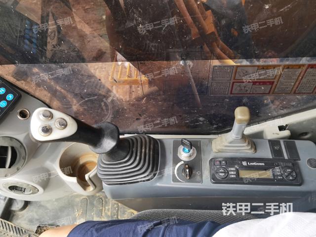 座椅右侧控制台/钥匙门/油门/含右手柄（驾驶室部分）