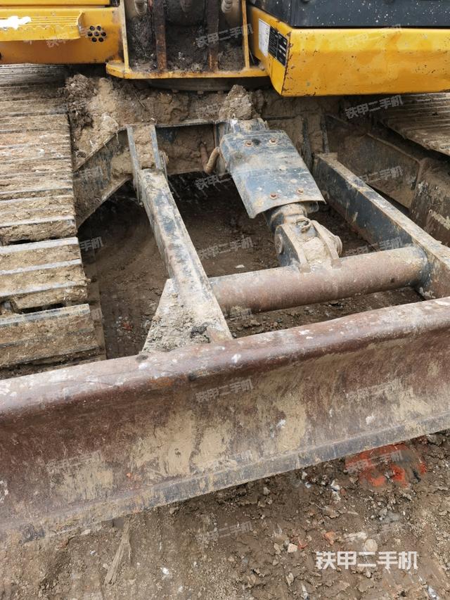 转盘和下车架正前（工作和回转装置）