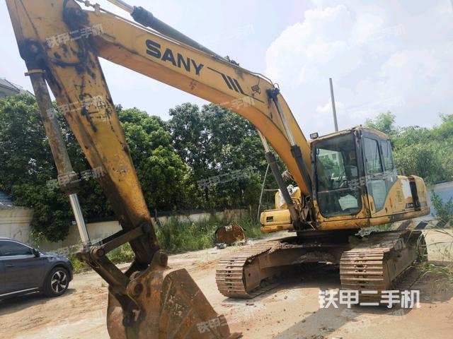 三一重工SY215C挖掘机