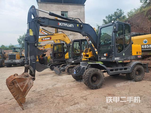 新源XYC75W-9挖掘机