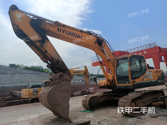 现代R275LC-9T挖掘机