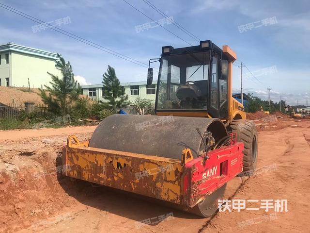 三一重工YZ26E压路机