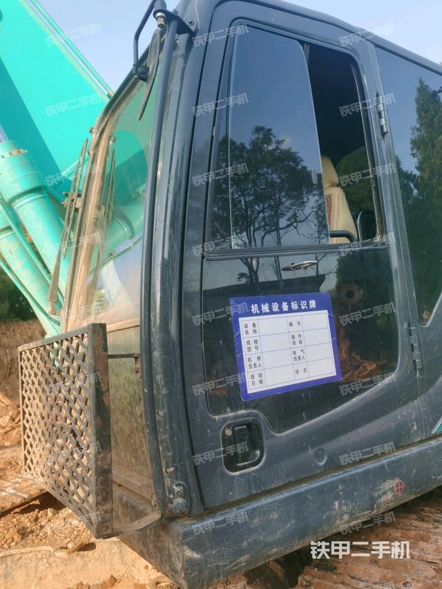 駕駛室左前45度(駕駛室部分) 駕駛室左前45度(駕駛室部分)