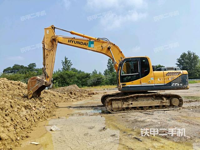 现代R215-9挖掘机