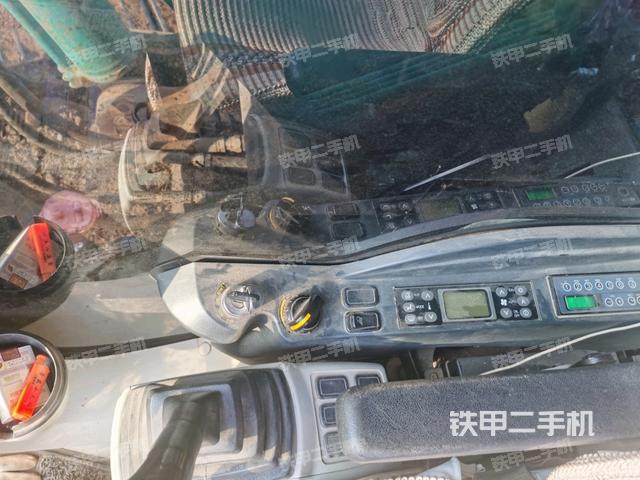座椅左側(cè)控制臺(tái)/音響/含左手柄(駕駛室部分) 座椅左側(cè)控制臺(tái)/音響/含左手柄(駕駛室部分)