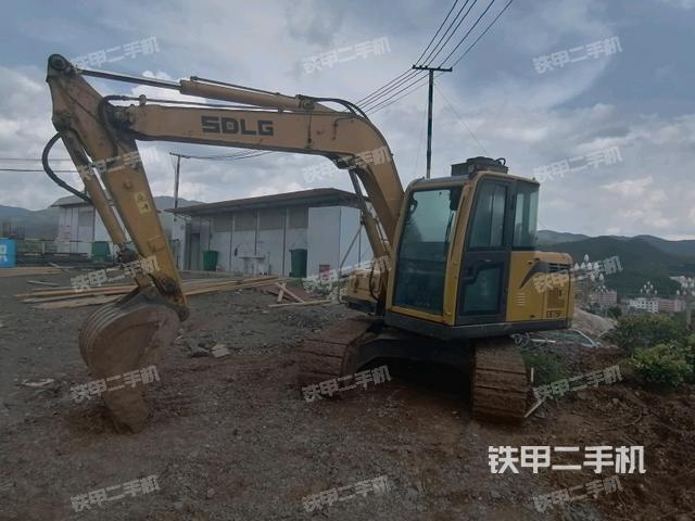 山东临工E675F挖掘机