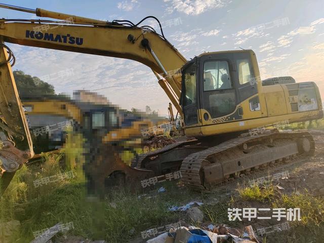 小松HB215LC-1挖掘机
