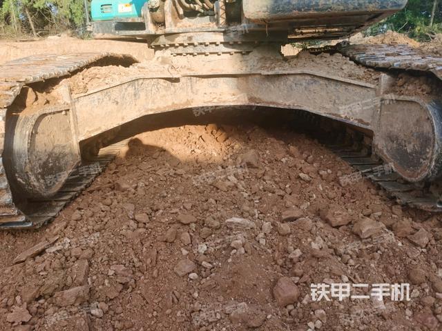 轉(zhuǎn)盤和下車架正前(工作和回轉(zhuǎn)裝置) 轉(zhuǎn)盤和下車架正前(工作和回轉(zhuǎn)裝置)