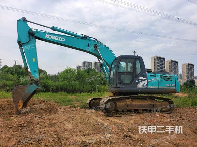 神钢SK200-8挖掘机