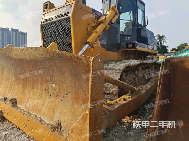 山推SD22标准型推土机
