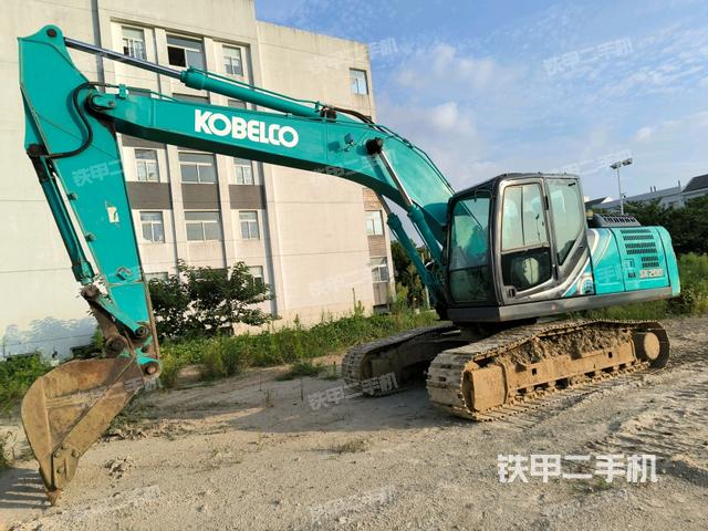 神钢SK200-10挖掘机