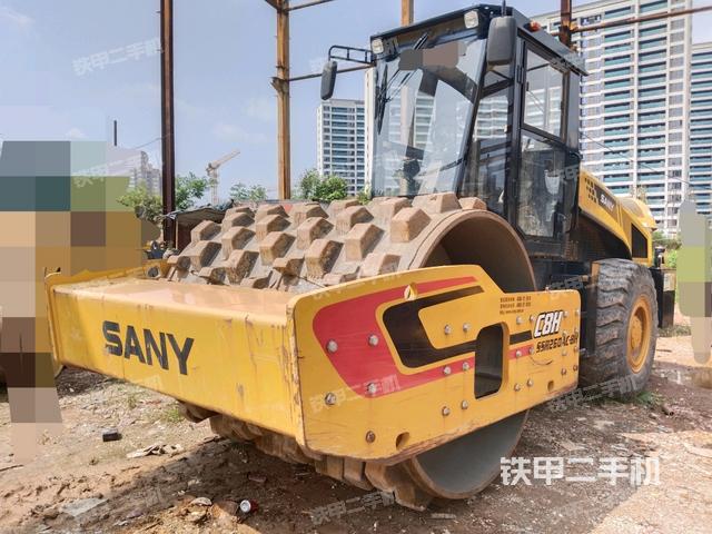 三一重工SSR220AC-8H压路机