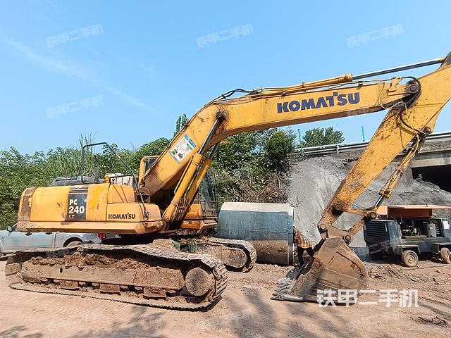 小松PC240LC-8M0挖掘机