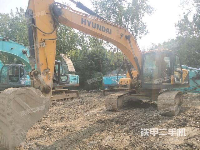 现代R225LVS挖掘机