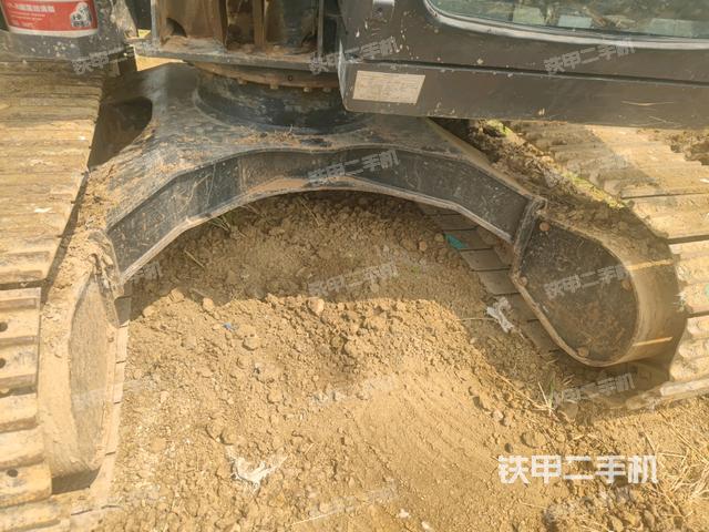 轉(zhuǎn)盤和下車架正前(工作和回轉(zhuǎn)裝置) 轉(zhuǎn)盤和下車架正前(工作和回轉(zhuǎn)裝置)