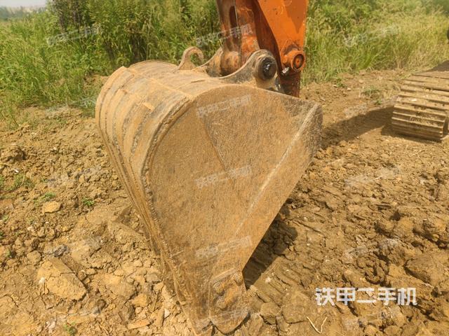 鏟斗右后整體(工作和回轉(zhuǎn)裝置) 鏟斗右后整體(工作和回轉(zhuǎn)裝置)