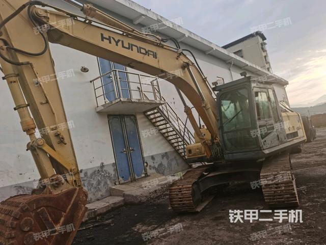 现代R215-7C挖掘机