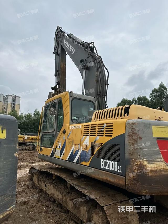 沃尔沃EC210B挖掘机