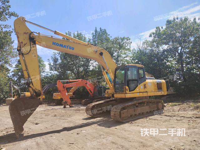 小松PC220-7挖掘机