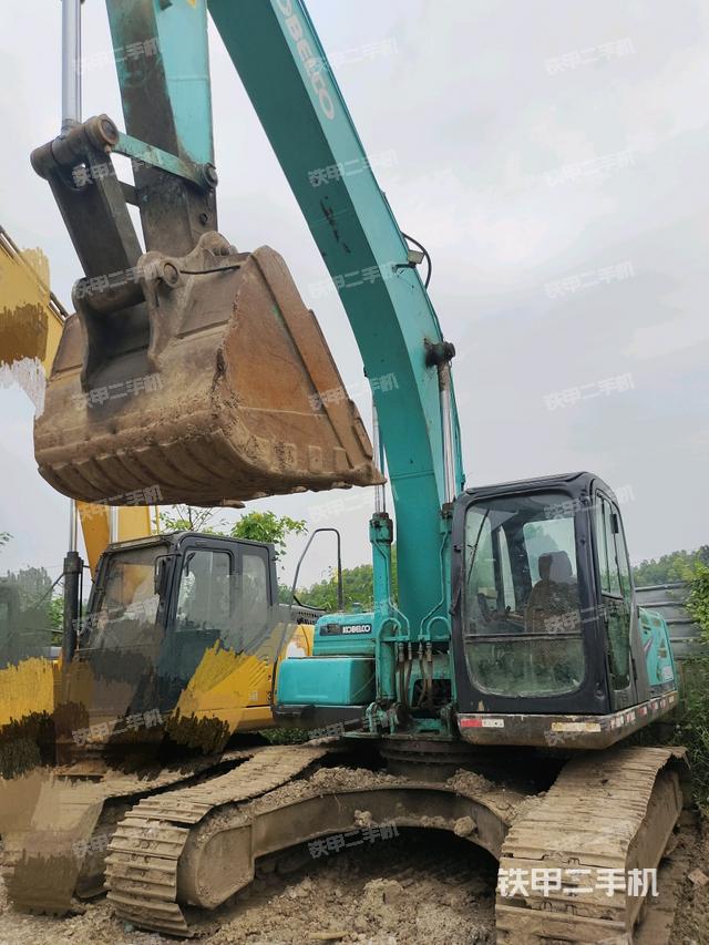 神钢SK260LC-8挖掘机