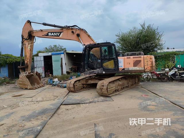 三一重工SY235C挖掘机