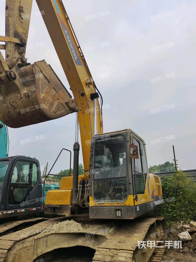 雷沃重工FR220E挖掘机