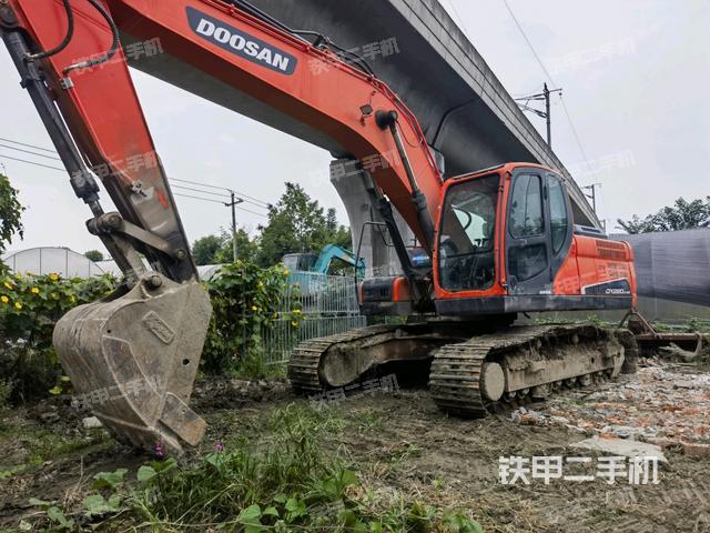 斗山DX220LC-9C挖掘机