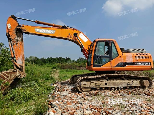 斗山DH220LC-9E挖掘机