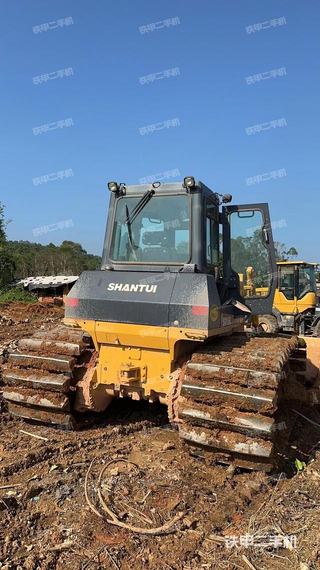 山推SD16L湿地型推土机