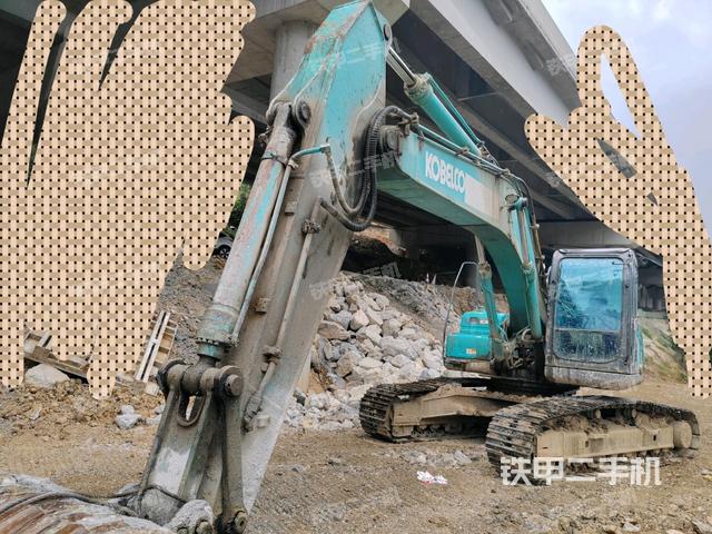 神钢SK210LC-8挖掘机