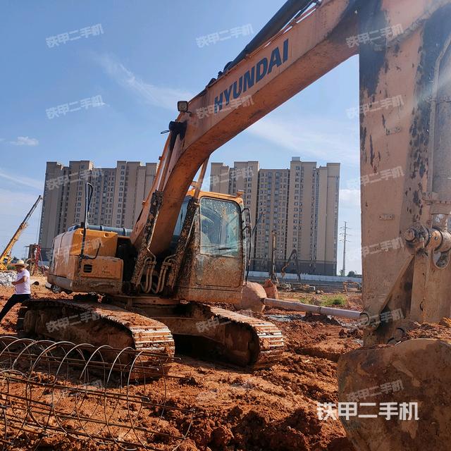 现代R215VS挖掘机