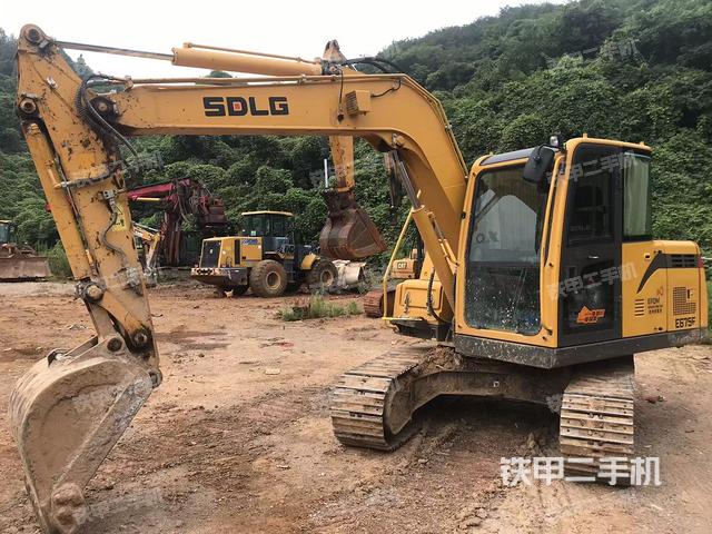 山东临工E675F挖掘机