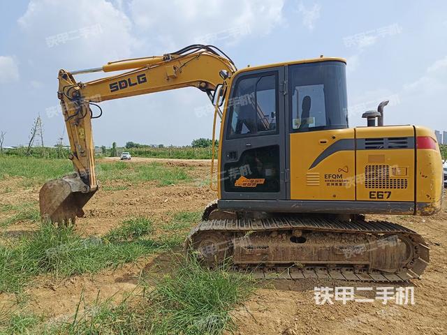 山东临工E675F挖掘机