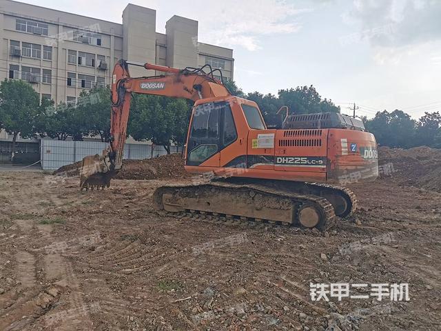 斗山DH225LC-9挖掘机