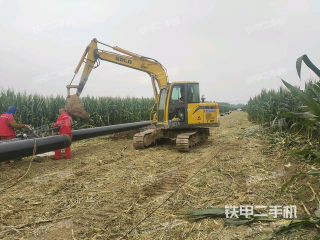 山东临工E680F挖掘机