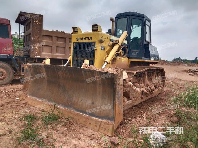 山推SD16标准型推土机