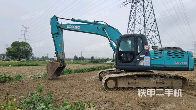 神钢SK210LC-8挖掘机