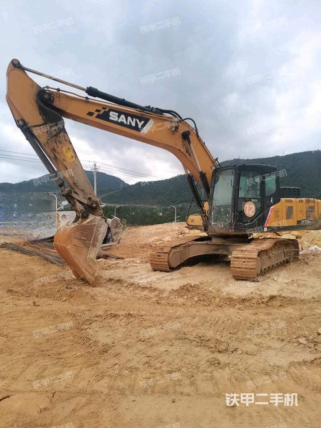 三一重工SY215C挖掘机