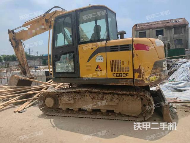 山东临工E680F挖掘机