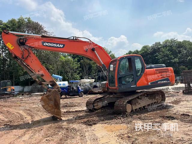 斗山DX215-9CN挖掘机