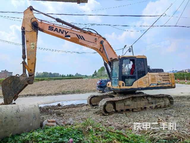 三一重工SY215C挖掘机