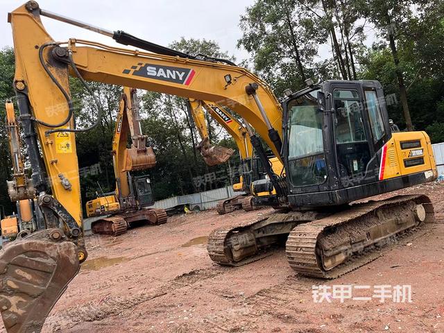 三一重工SY135C挖掘机