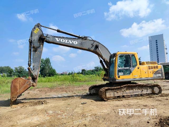 沃尔沃EC210B挖掘机
