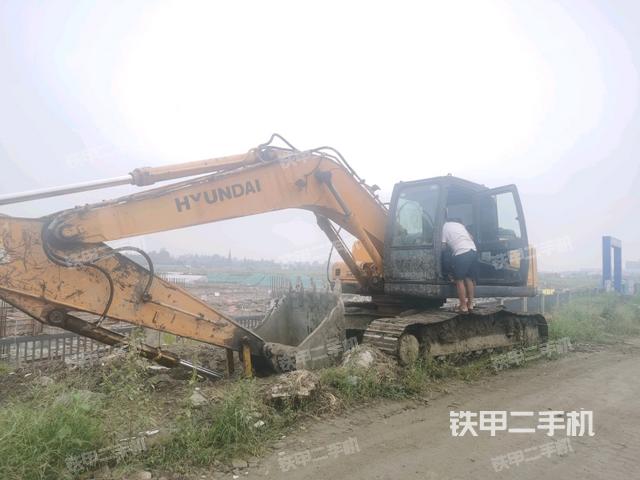 现代R225LC-7挖掘机