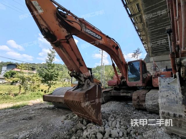 大宇DH300LC-V挖掘机