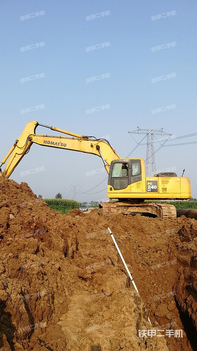 小松PC240LC-8挖掘机