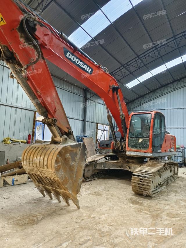 斗山DX260LC-9C挖掘机