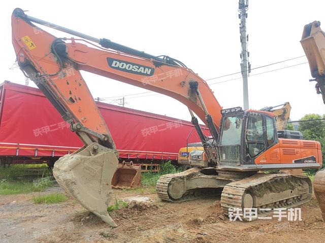 斗山DX380LC-9C挖掘机