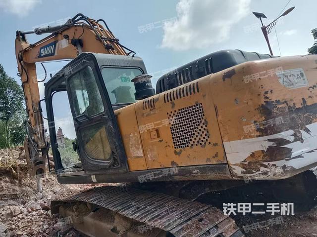 三一重工SY235C挖掘机