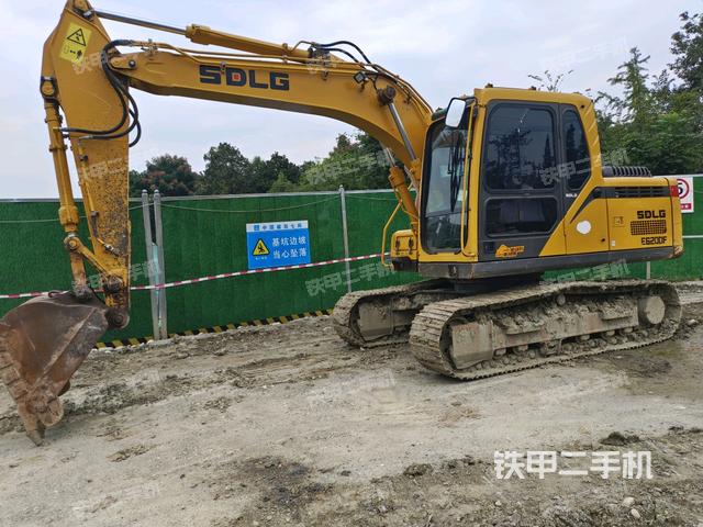 山东临工E6135F挖掘机